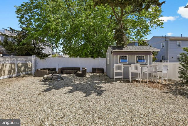 301 W 18TH ST, Ship Bottom, NJ 08008