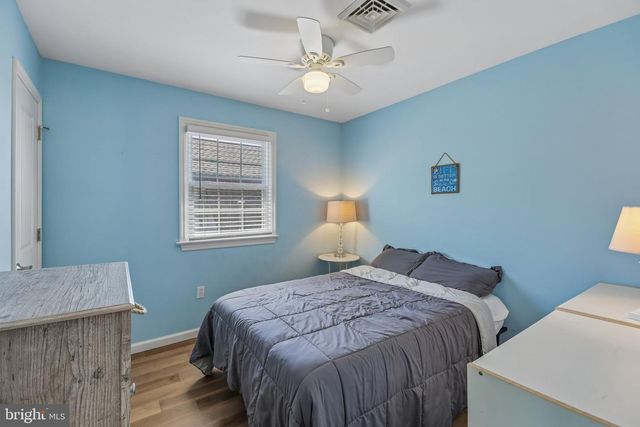 301 W 18TH ST, Ship Bottom, NJ 08008