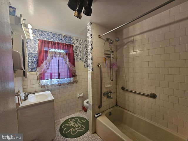 530 N HARRISBURG AVENUE, Atlantic City, NJ 08401