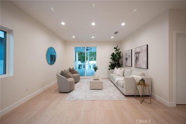 5412 Fallbrook Avenue, Woodland Hills, CA 91367