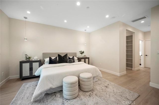 5412 Fallbrook Avenue, Woodland Hills, CA 91367