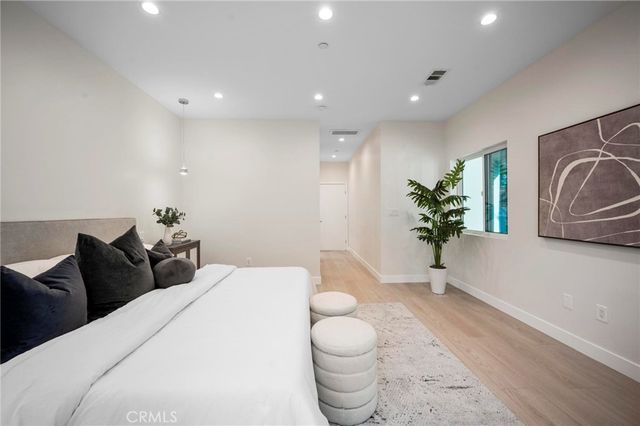 5412 Fallbrook Avenue, Woodland Hills, CA 91367