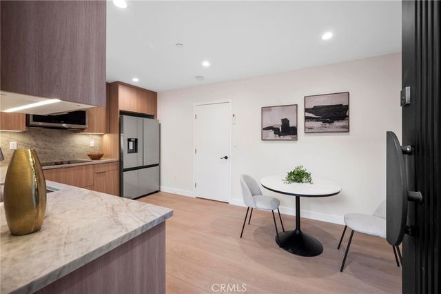 5412 Fallbrook Avenue, Woodland Hills, CA 91367