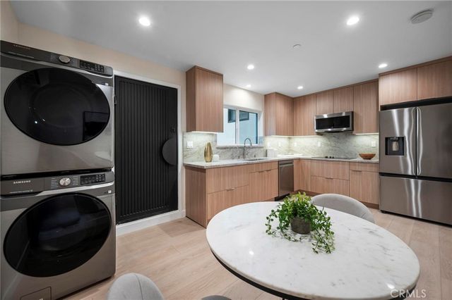 5412 Fallbrook Avenue, Woodland Hills, CA 91367