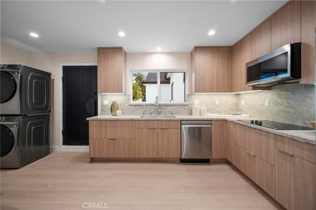 5412 Fallbrook Avenue, Woodland Hills, CA 91367