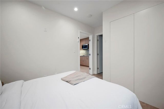 5412 Fallbrook Avenue, Woodland Hills, CA 91367