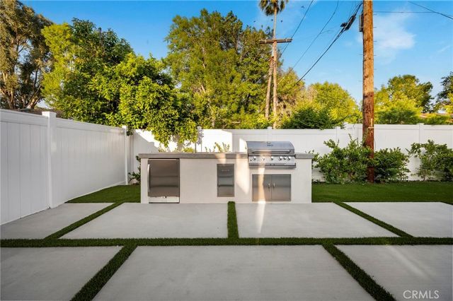 5412 Fallbrook Avenue, Woodland Hills, CA 91367