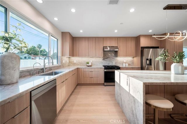 5412 Fallbrook Avenue, Woodland Hills, CA 91367