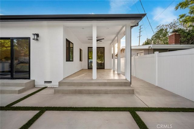 5412 Fallbrook Avenue, Woodland Hills, CA 91367