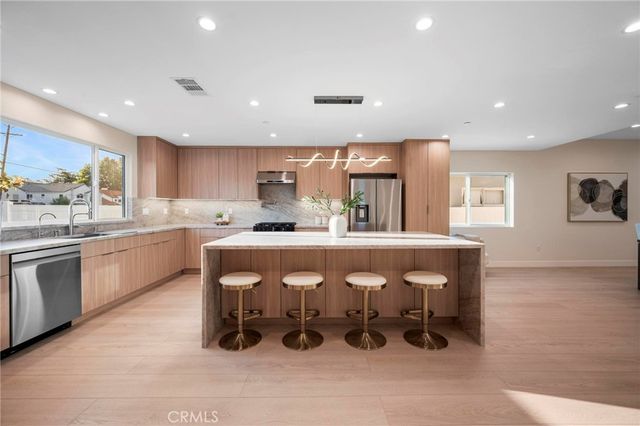 5412 Fallbrook Avenue, Woodland Hills, CA 91367