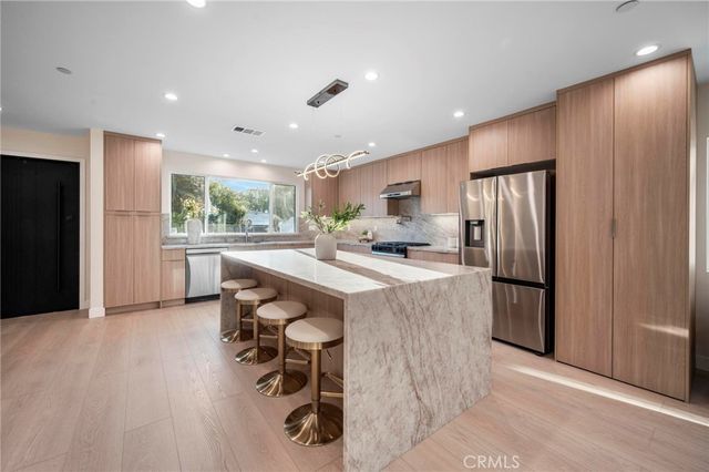 5412 Fallbrook Avenue, Woodland Hills, CA 91367