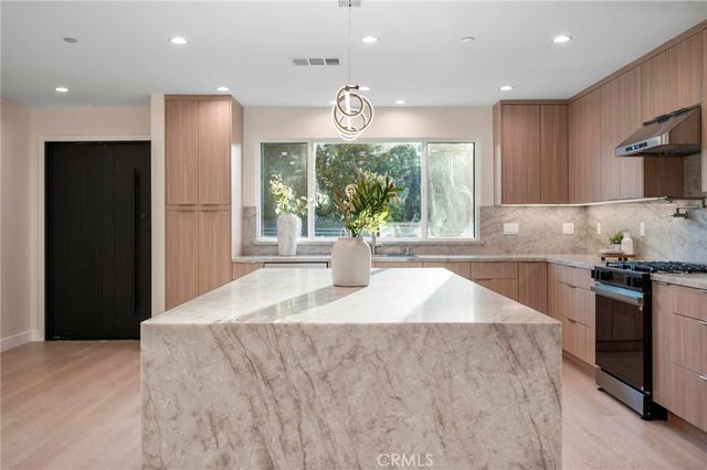 5412 Fallbrook Avenue, Woodland Hills, CA 91367