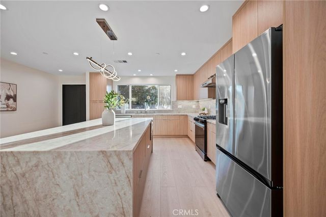 5412 Fallbrook Avenue, Woodland Hills, CA 91367