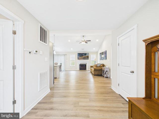 130 CONSTELLATION RD, Inwood, WV 25428