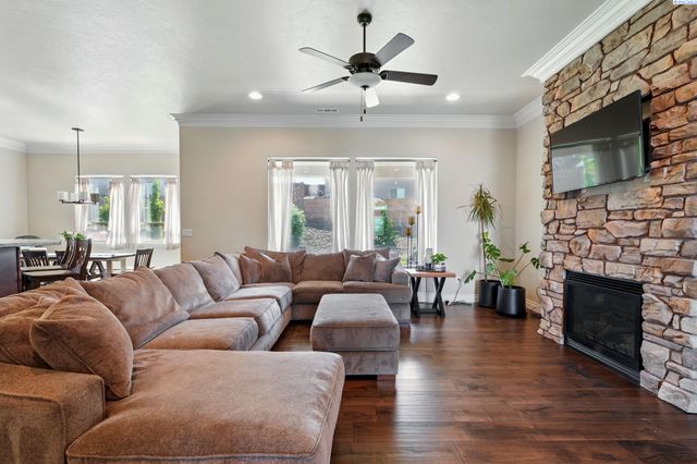 503 Athens Dr, West Richland, WA 99353