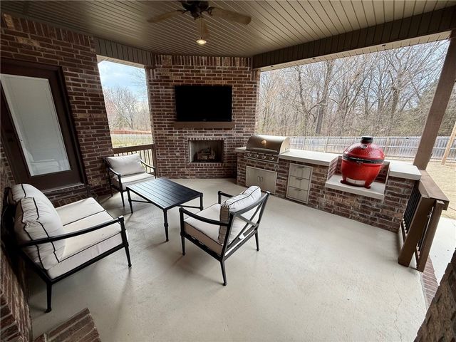 1301 Hickory Street, Cave Springs, AR 72718