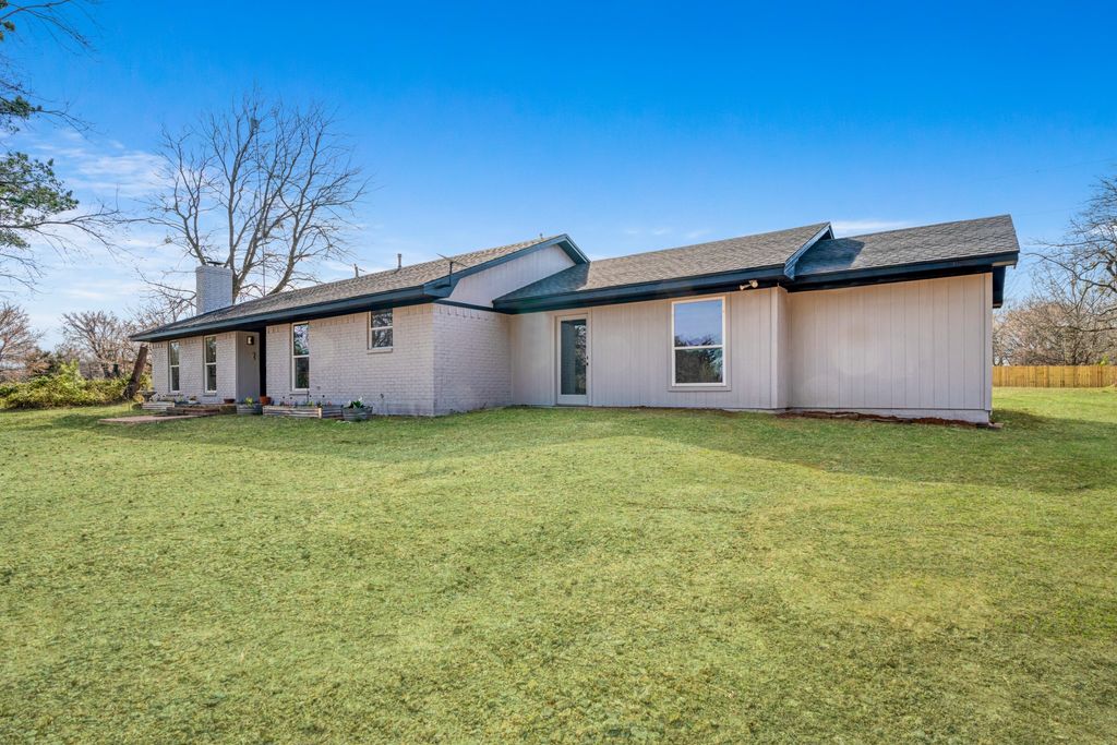247 County Road 45480, Paris, TX 75462