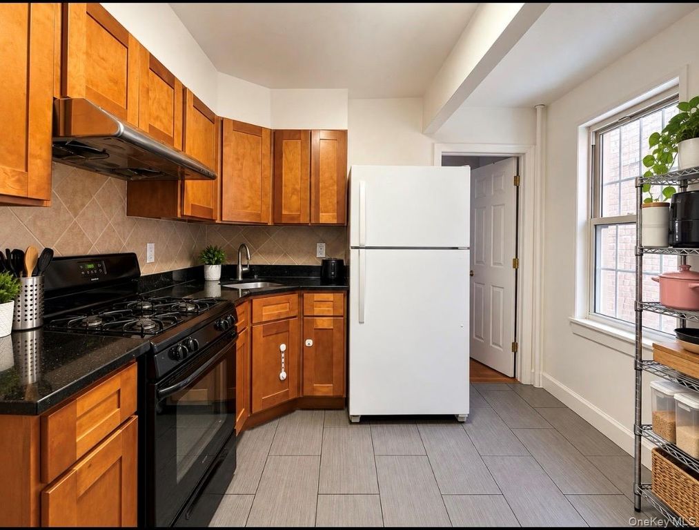 108-38 37th Avenue, Corona, NY 11368 — photo 3