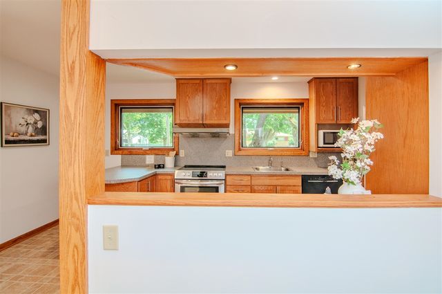 1712 Barrington Place, Ann Arbor, MI 48103