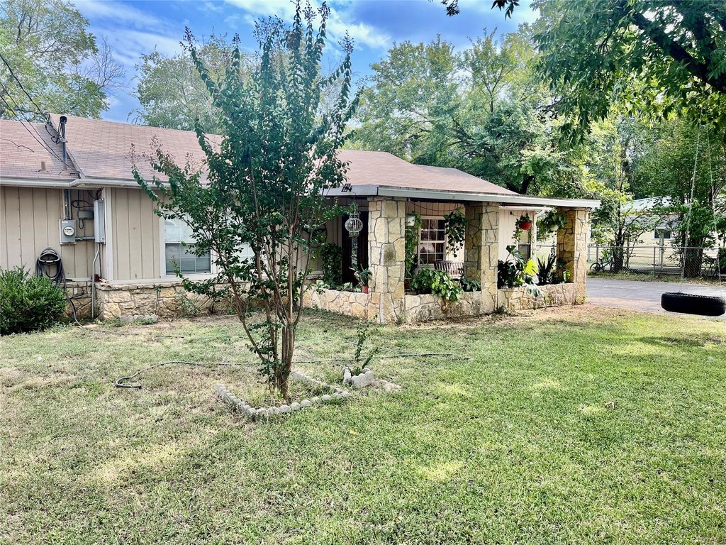 910 W Elm Street, Stephenville, TX 76401