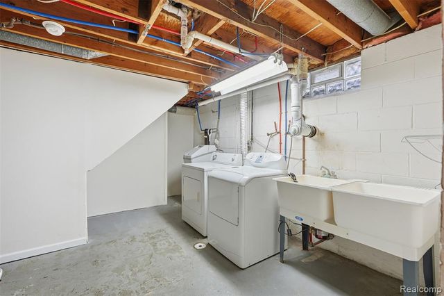 2403 Terry Street, Walled Lake, MI 48390