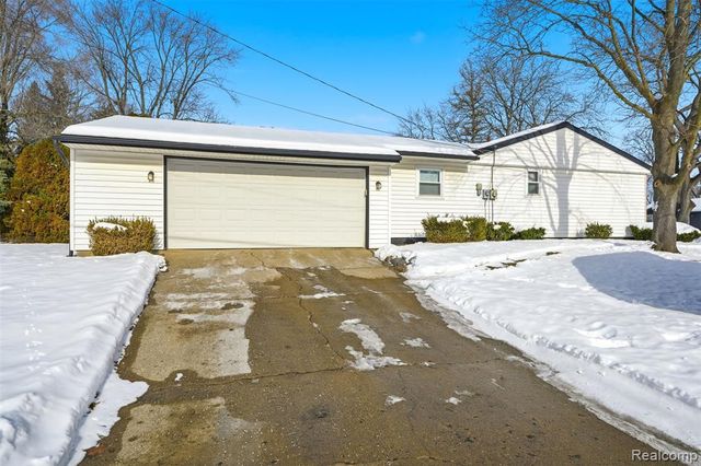 2403 Terry Street, Walled Lake, MI 48390