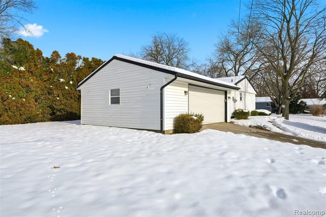 2403 Terry Street, Walled Lake, MI 48390