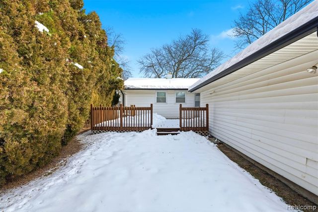 2403 Terry Street, Walled Lake, MI 48390