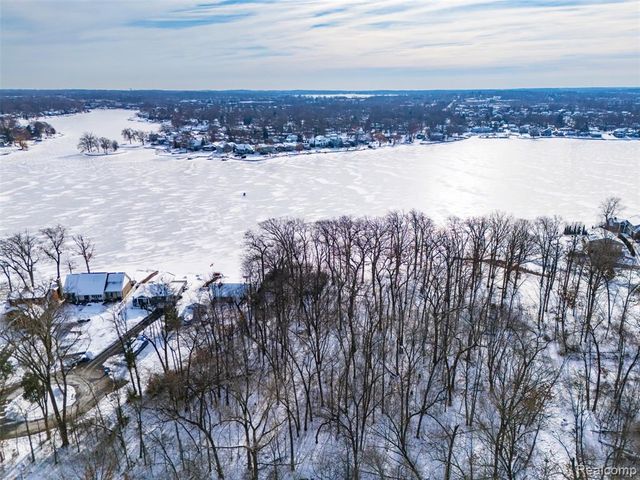 2403 Terry Street, Walled Lake, MI 48390