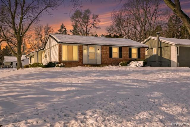 2403 Terry Street, Walled Lake, MI 48390