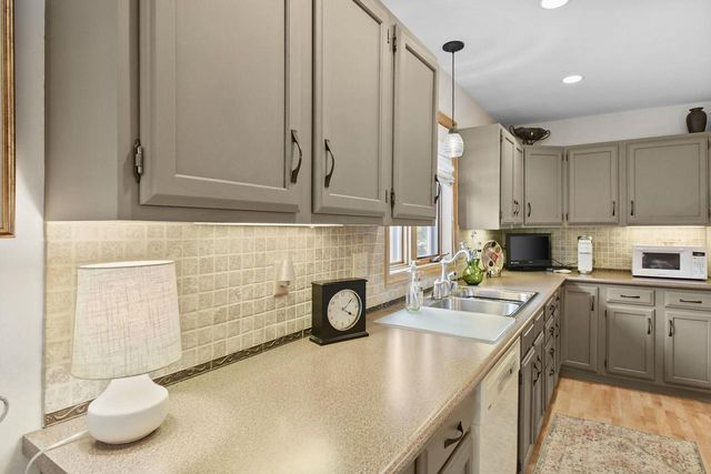 113 Coach House Drive, Madison, WI 53714