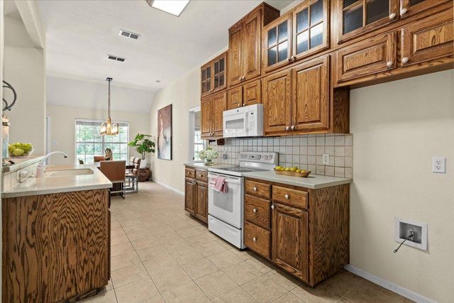 415 Tahitian DR, Bastrop, TX 78602