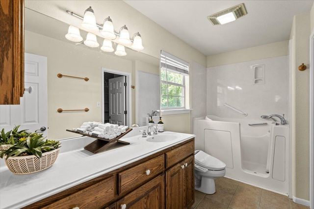 415 Tahitian DR, Bastrop, TX 78602