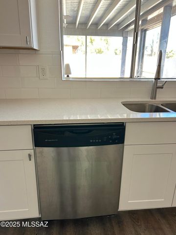 8001 N Firethorn Avenue, Tucson, AZ 85741