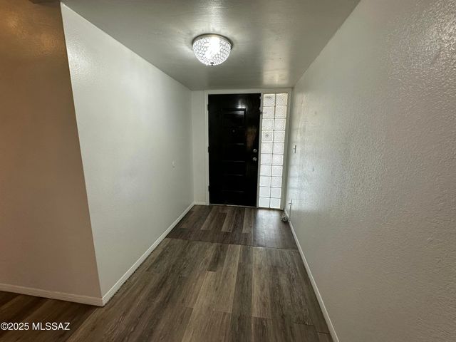 8001 N Firethorn Avenue, Tucson, AZ 85741