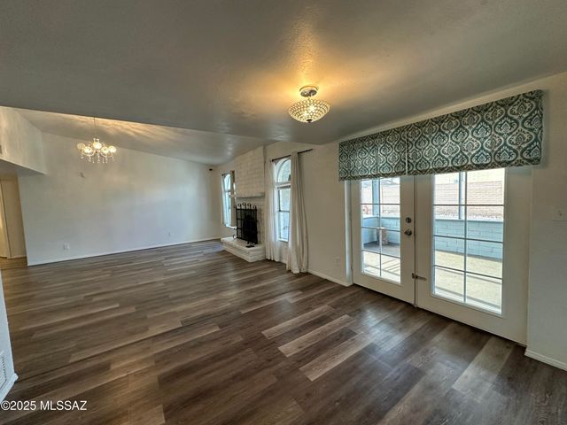 8001 N Firethorn Avenue, Tucson, AZ 85741