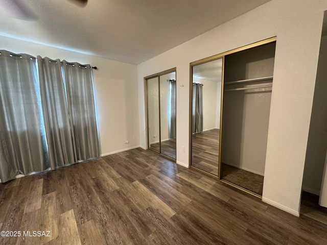 8001 N Firethorn Avenue, Tucson, AZ 85741