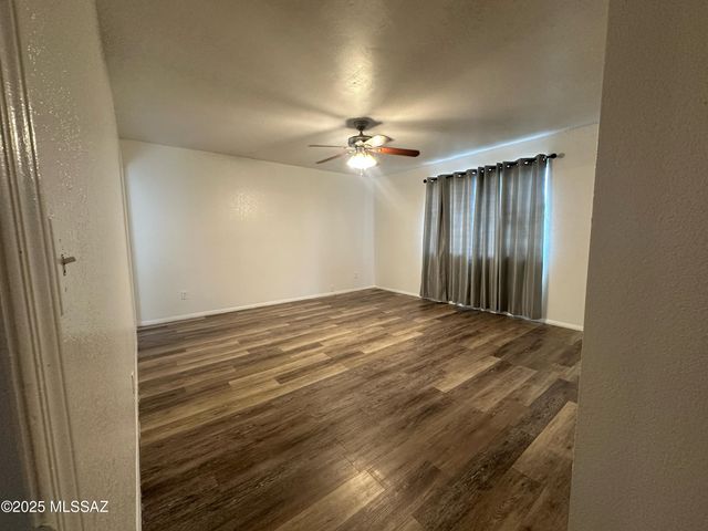 8001 N Firethorn Avenue, Tucson, AZ 85741