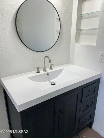 8001 N Firethorn Avenue, Tucson, AZ 85741