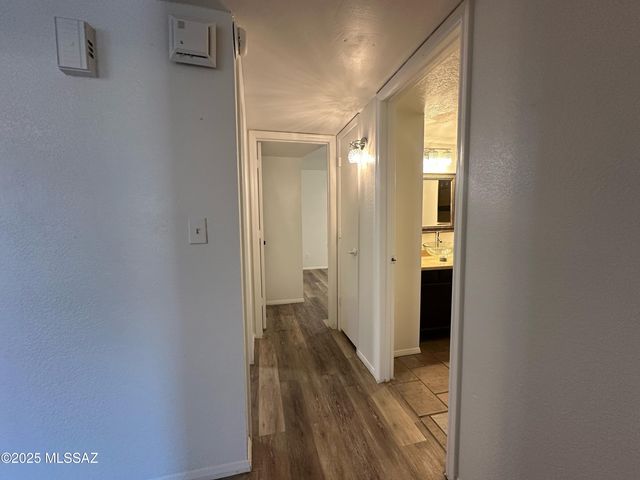 8001 N Firethorn Avenue, Tucson, AZ 85741