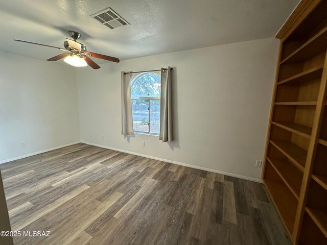 8001 N Firethorn Avenue, Tucson, AZ 85741