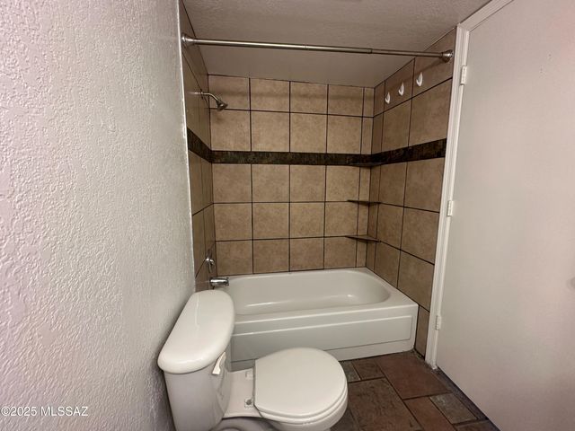 8001 N Firethorn Avenue, Tucson, AZ 85741