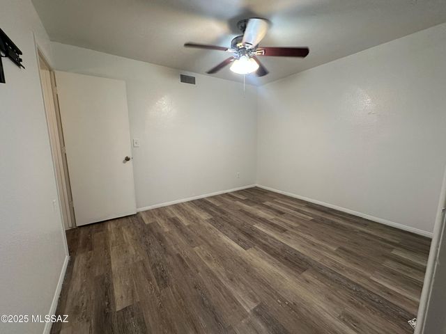 8001 N Firethorn Avenue, Tucson, AZ 85741