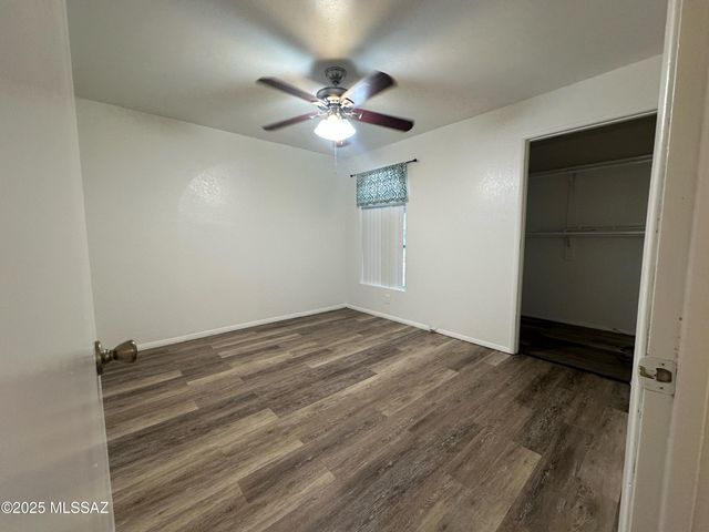 8001 N Firethorn Avenue, Tucson, AZ 85741