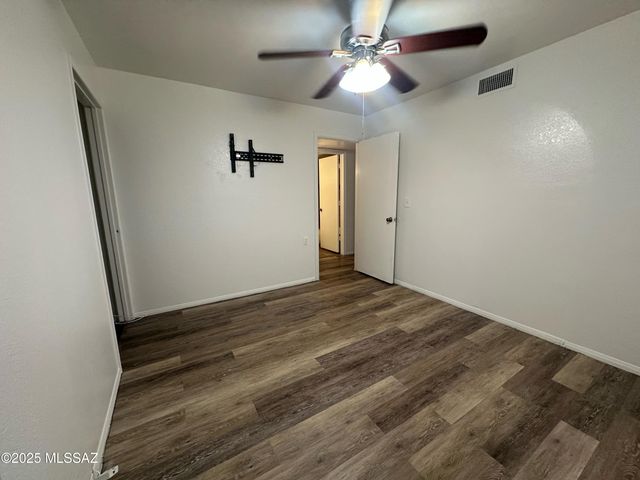 8001 N Firethorn Avenue, Tucson, AZ 85741