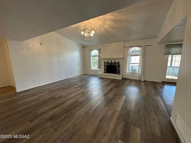 8001 N Firethorn Avenue, Tucson, AZ 85741