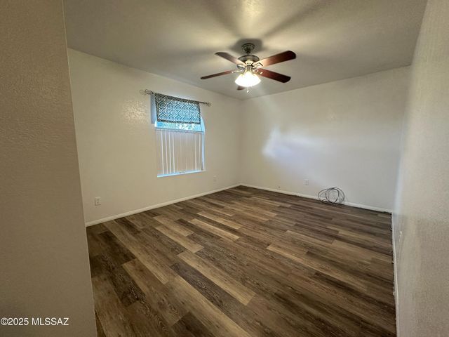 8001 N Firethorn Avenue, Tucson, AZ 85741