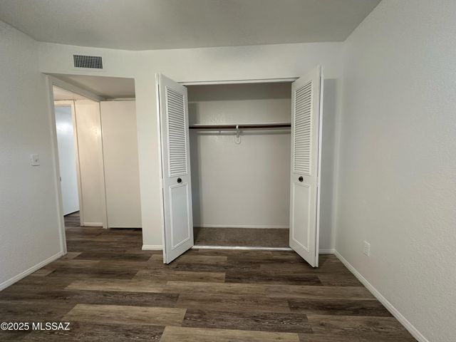 8001 N Firethorn Avenue, Tucson, AZ 85741