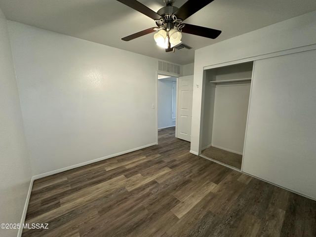 8001 N Firethorn Avenue, Tucson, AZ 85741