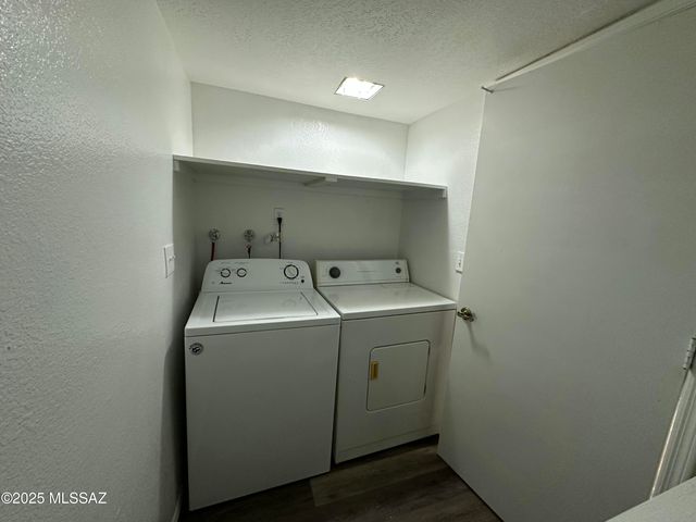 8001 N Firethorn Avenue, Tucson, AZ 85741